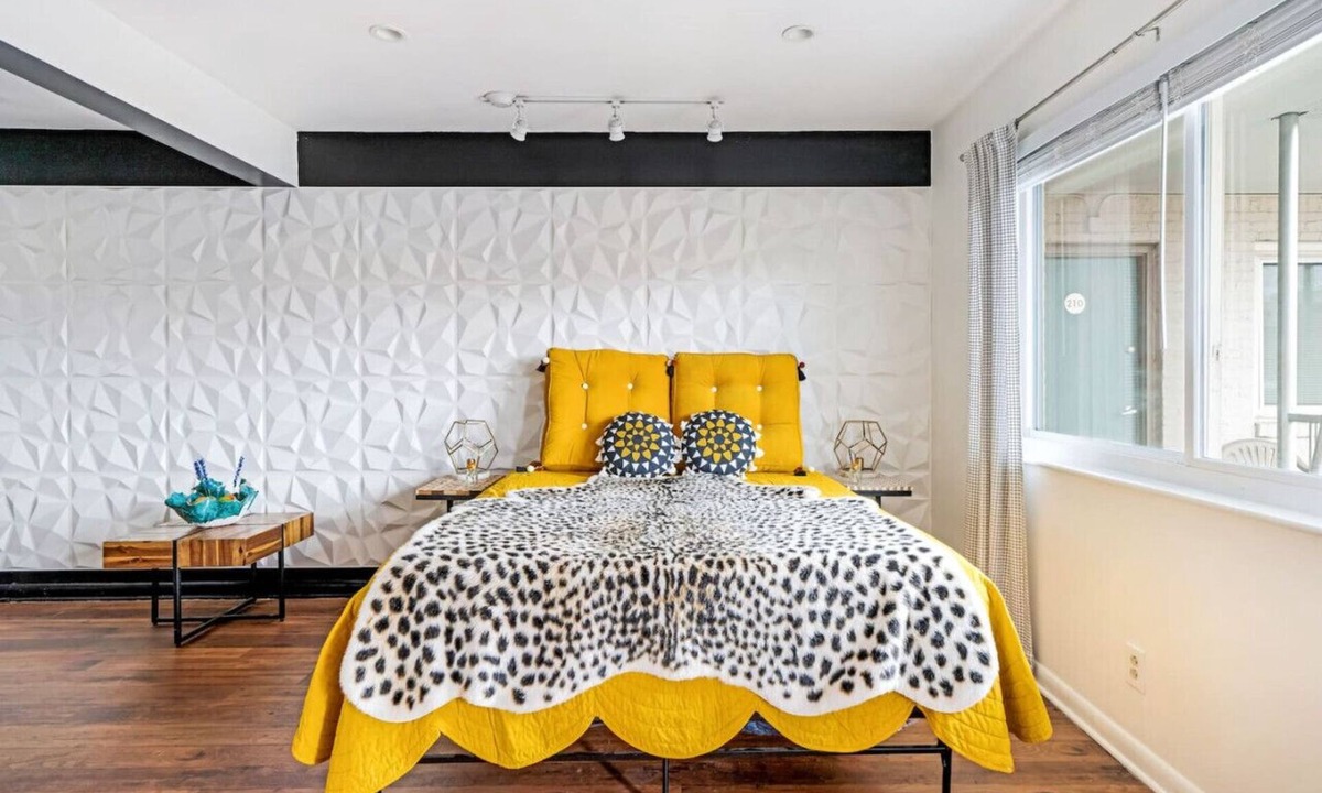 Melrose Condo | Best Of Nashville - Award Winning, Top Floor Studio and Pool