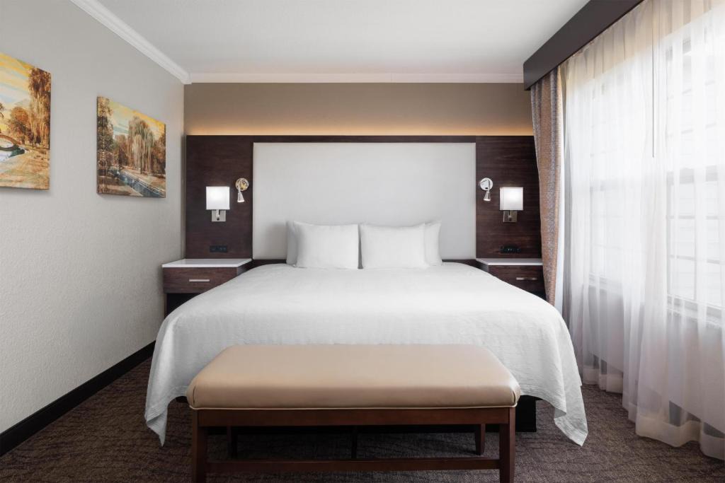 Neenah Hotel | Best Western Premier Bridgewood Hotel Resort
