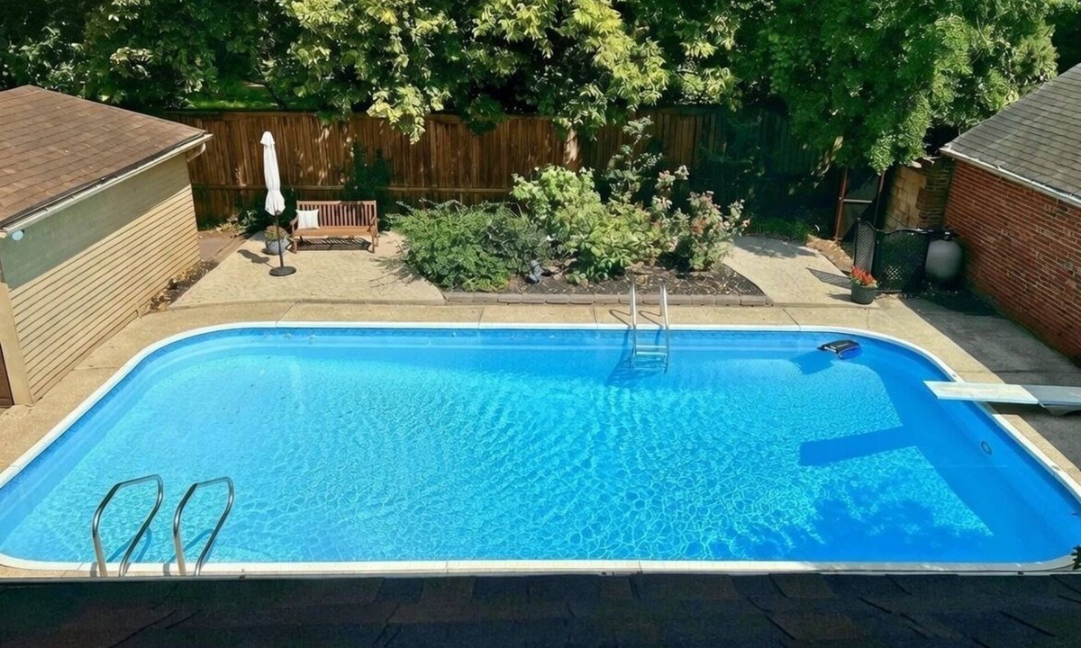 Owensboro House | Blue Moon Cottage: Historic Owensboro Home w/Large Pool, Music Room, Location!