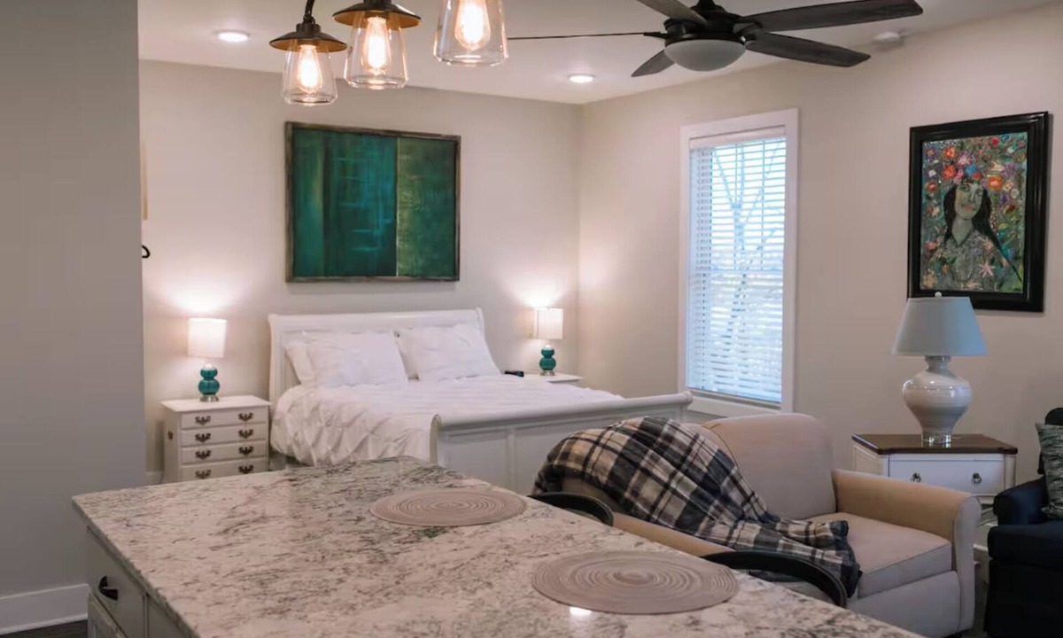Bowling Green Apartment | Blue Nest: Your Modern Downtown Perch - Downtown BG