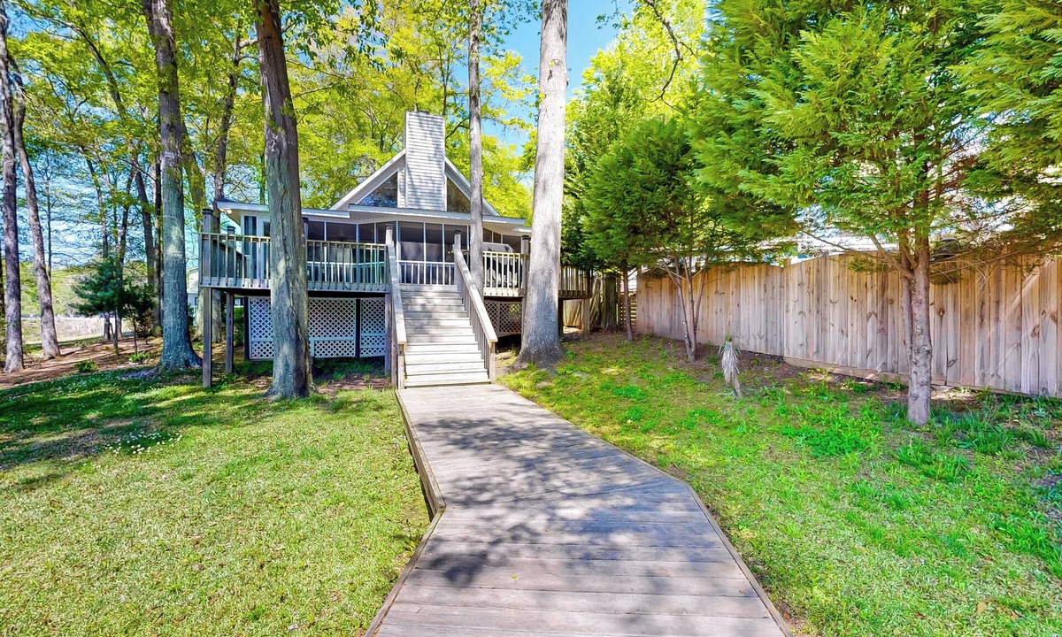 Eatonton Cabin | Boat Dock & Waterfront Fire Pit: Lake Sinclair Gem