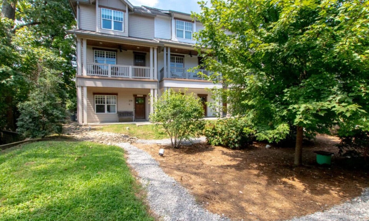 Historic Waverly House | Bohemian Luxe | Private Balcony | Prime Location