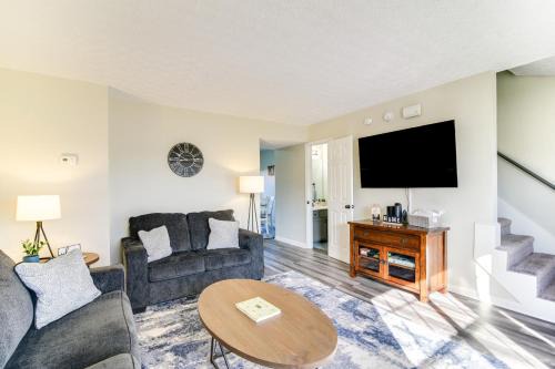 Bowling Green House | Bowling Green Townhome: 4 Mi to Lost River Cave!