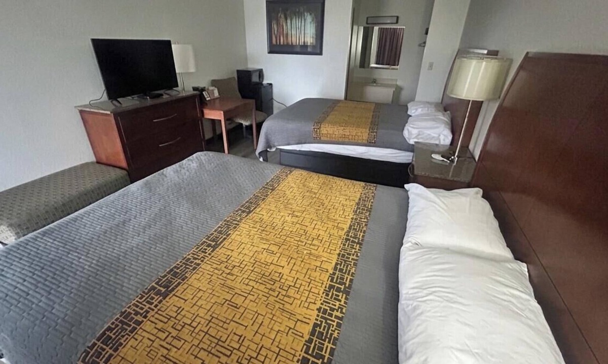 Greenville Hotel | Budget-Friendly Greenville Stay | Free Parking | Near Downtown Greenville