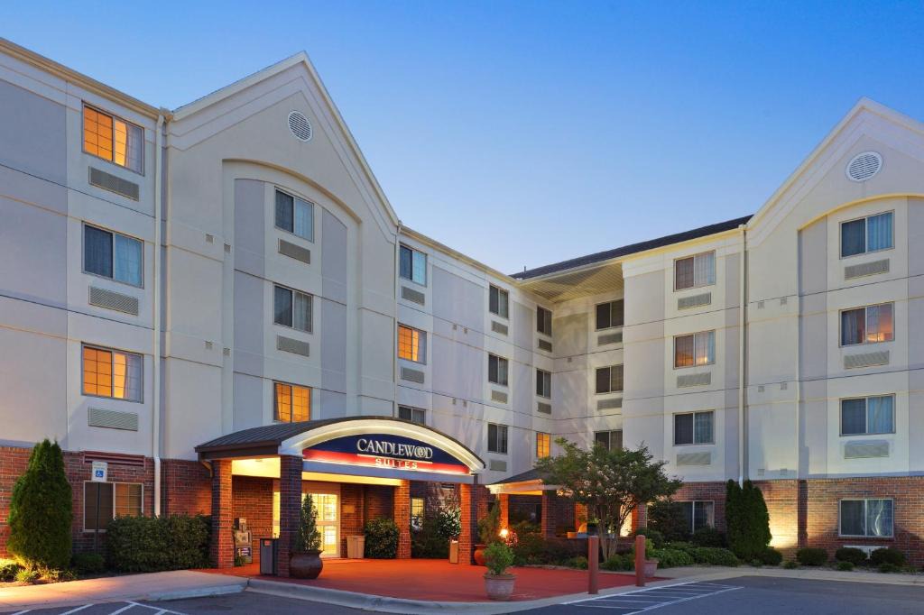 Little Rock Hotel | Candlewood Suites West Little Rock by IHG