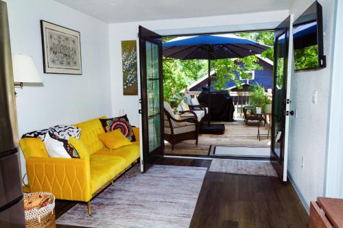 Mount Pleasant House | Casa Del Sol Guesthouse Family & Pet Friendly