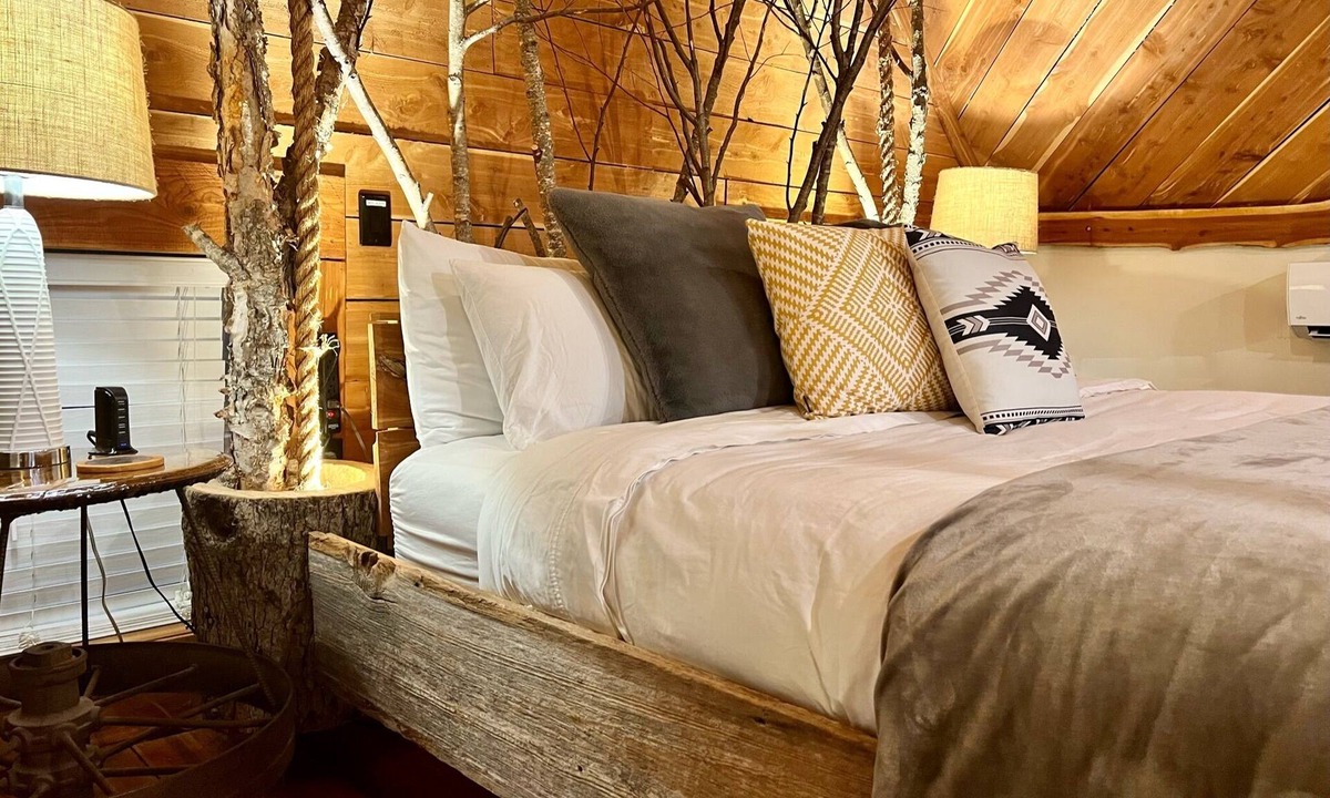 Hot Springs Village Cabin | Cedar Springs Cabin: Custom, Unique Experience