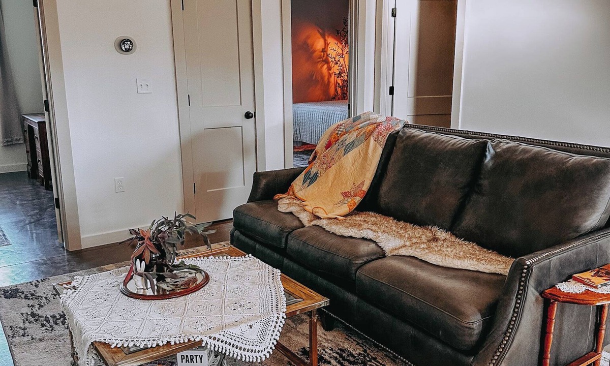 Easley House | Charming 2-bedroom Farmhouse in Rocheport