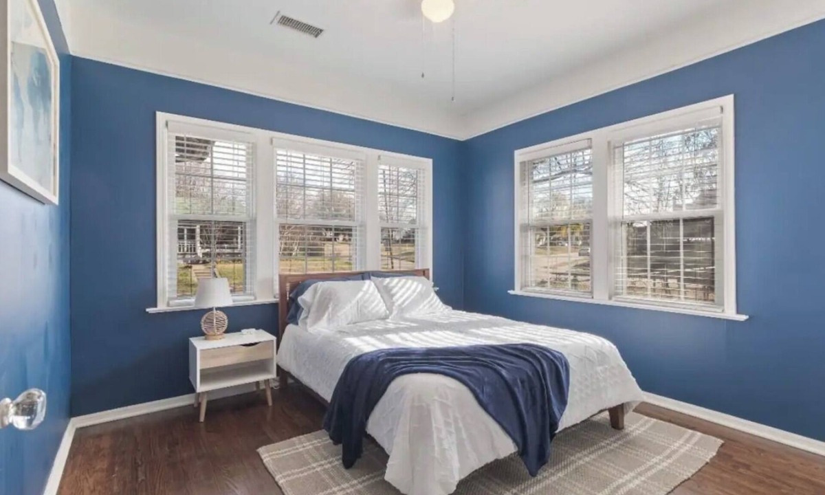 Tulsa House | Charming 2-bedroom University Dormitory Craftsman