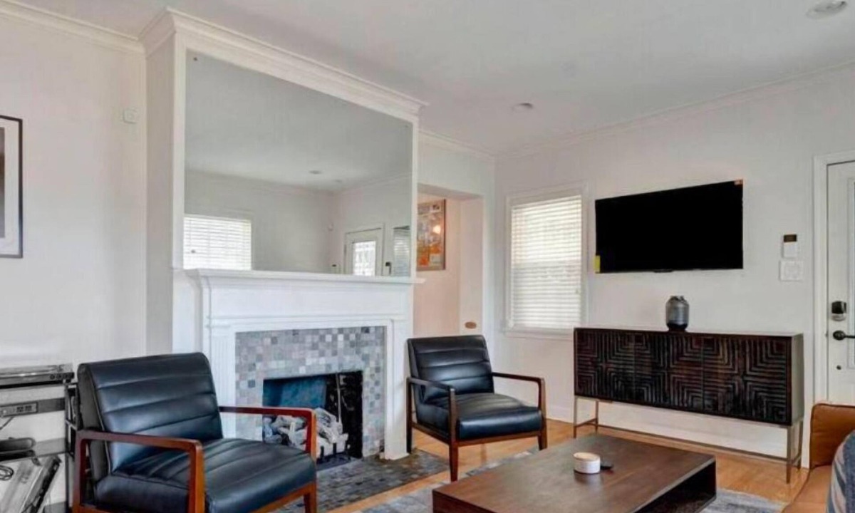 East Memphis House | Charming 3-bedroom house in delightful Memphis with WiFi, AC