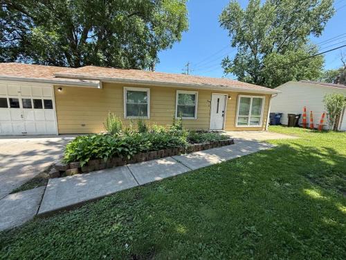 St. Peters House | Charming 3 bedroom near shopping Extended stays welcome