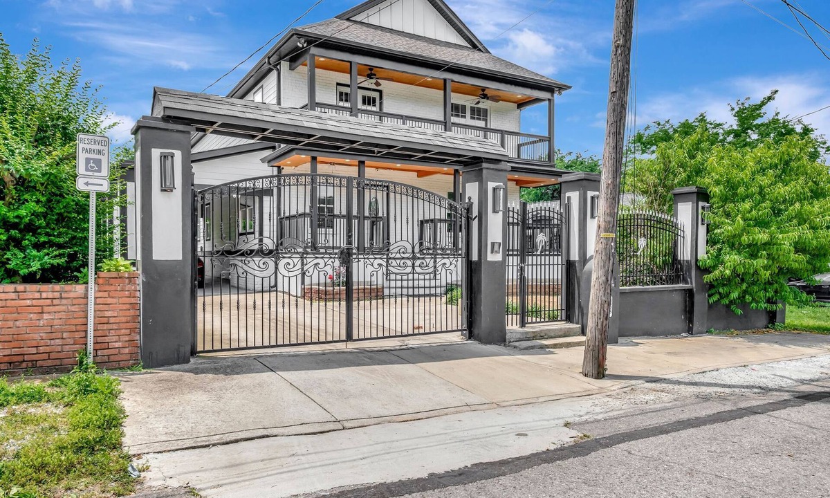 Buena Vista Villa | Charming 4-bedroom villa with WiFi, AC in welcoming Nashville
