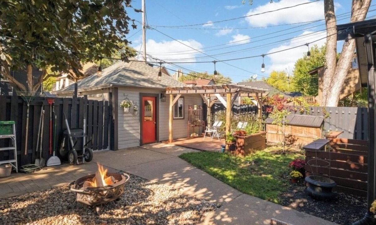Northeast Minneapolis Arts District House | Charming 5-bedroom getaway few blocks from restaurants, breweries & cafes