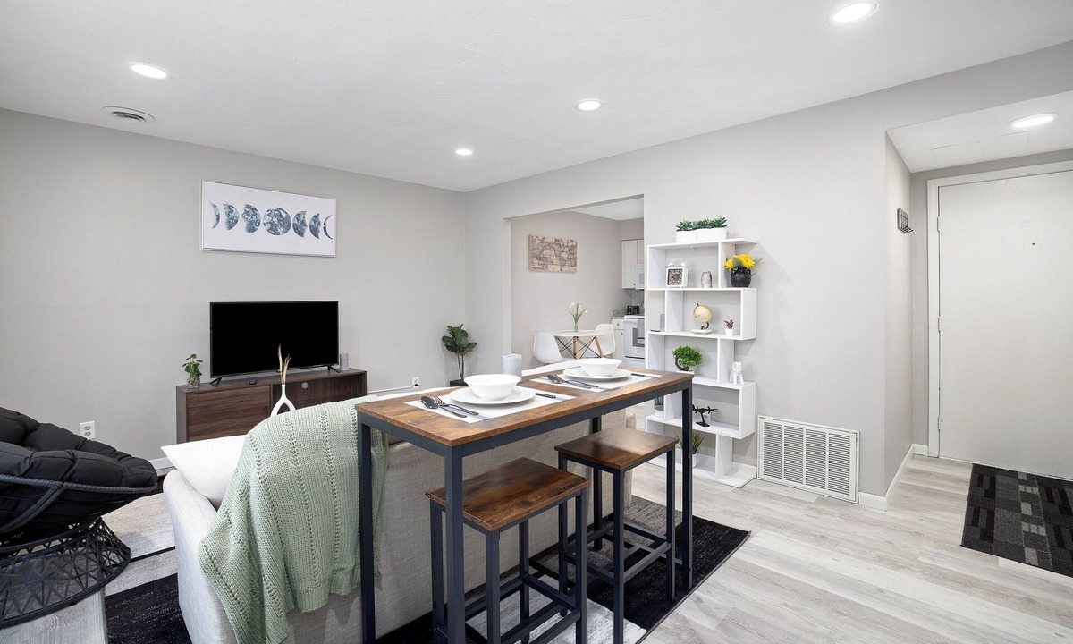 Springfield Apartment | Charming and cozy with a modern flair, 2 BR/1.5 BA, townhome apartment