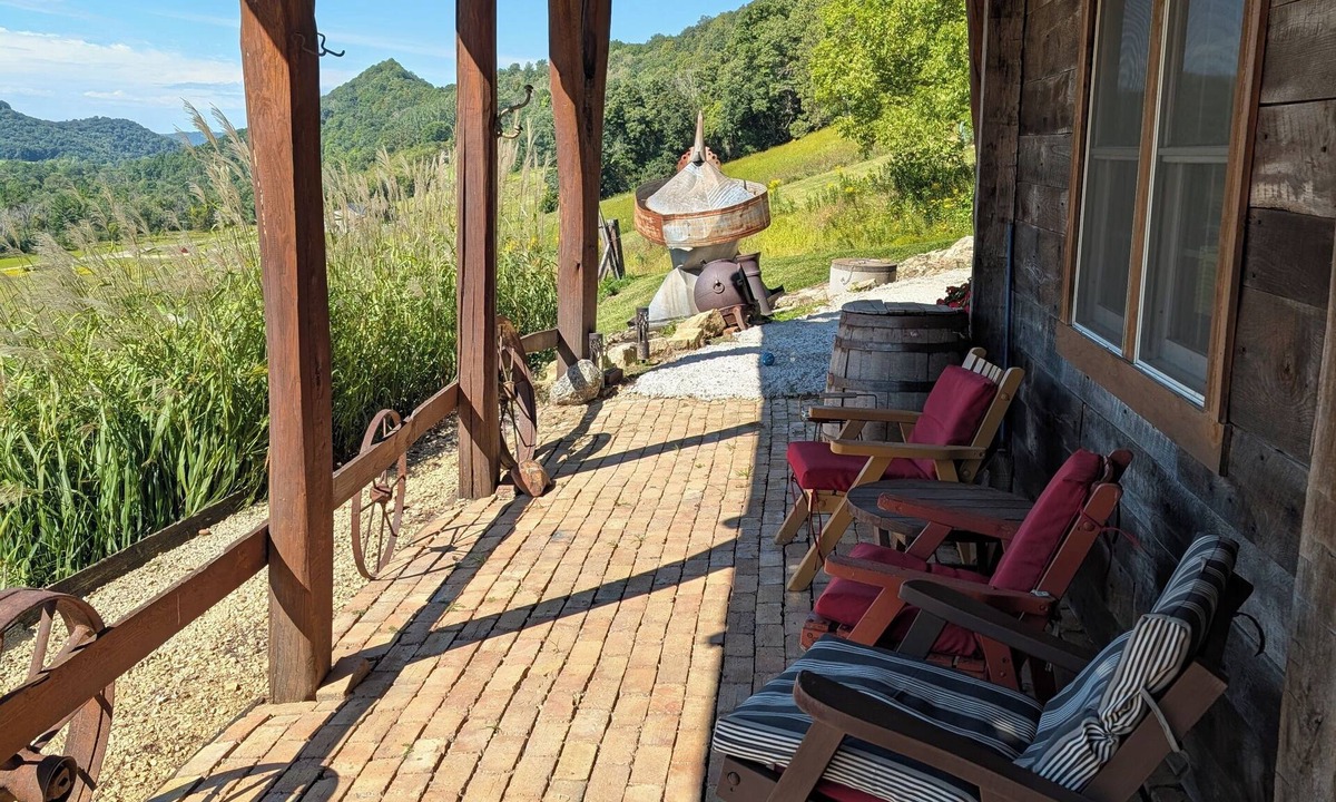 Coon Valley Apartment | Charming apartment with beautiful view of unique Coulee region near Westby WI