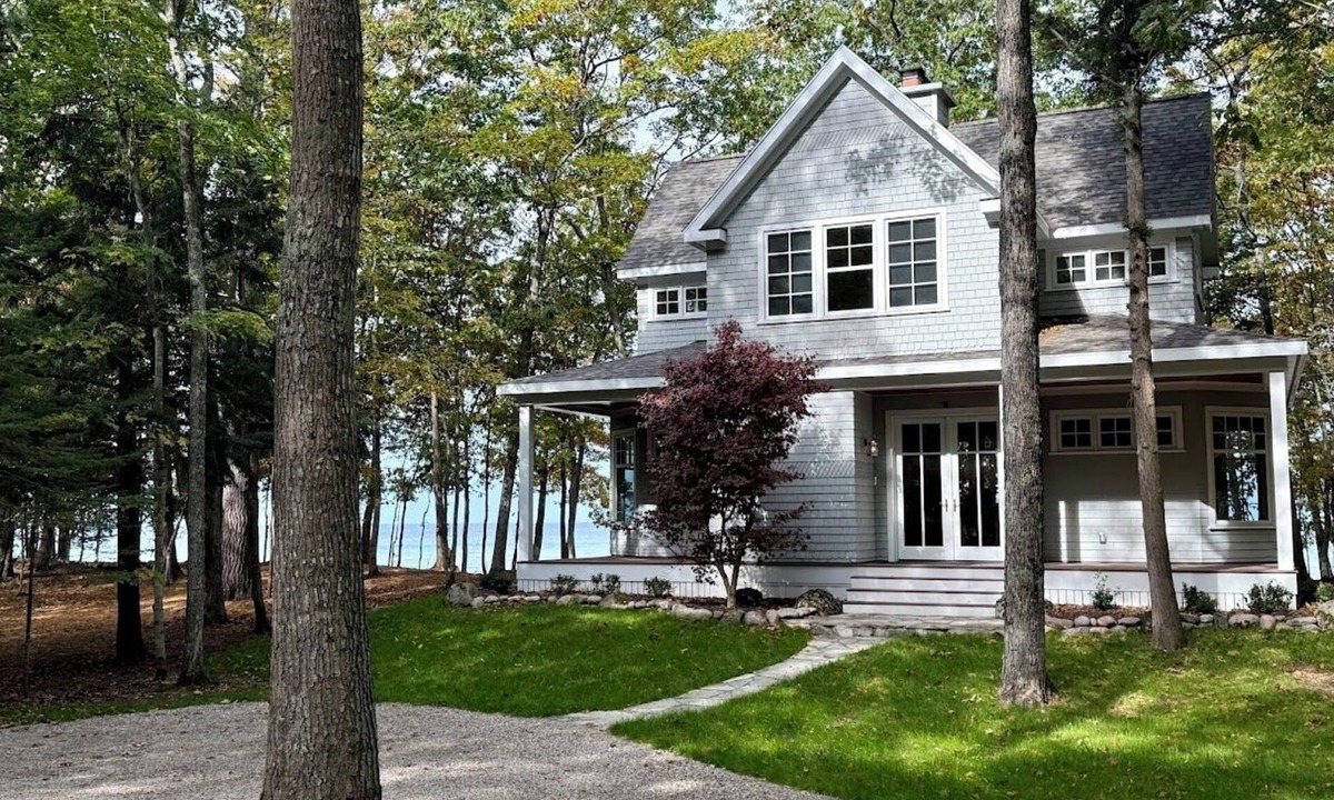 Harbor Springs House | Charming Beachfront Cottage on Lake Michigan near Harbor Springs