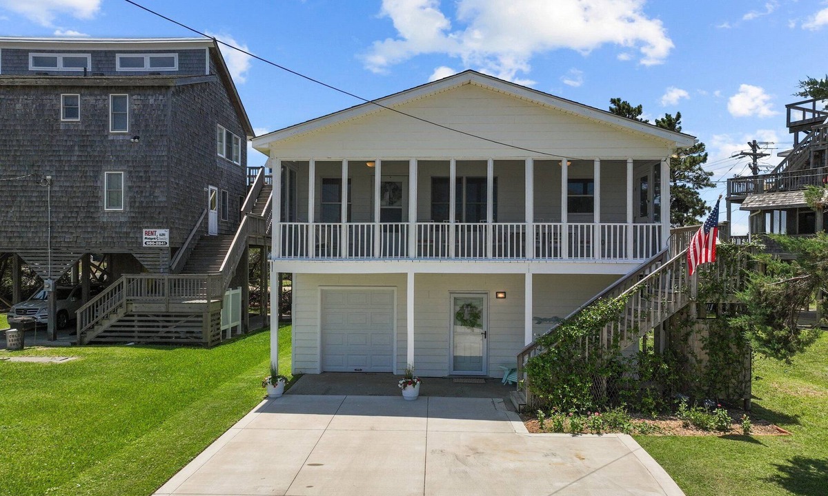 Hatteras House | Charming Coastal Cottage in the heart of Hatteras Village