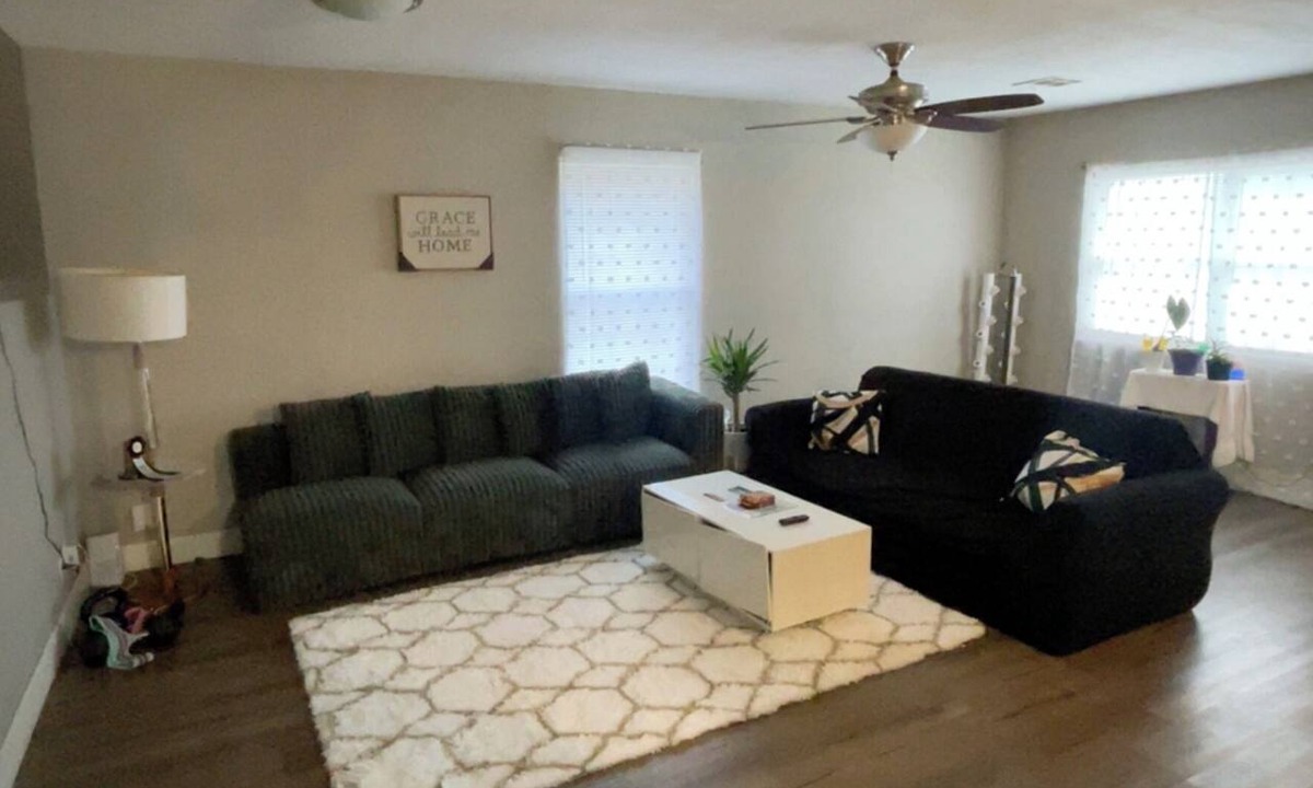 Woodward House | Charming Huge 3-bedroom Chicken Cottage
