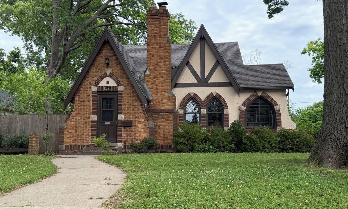 Leavenworth House | Charming Reilly Tudor Home in historic Leavenworth