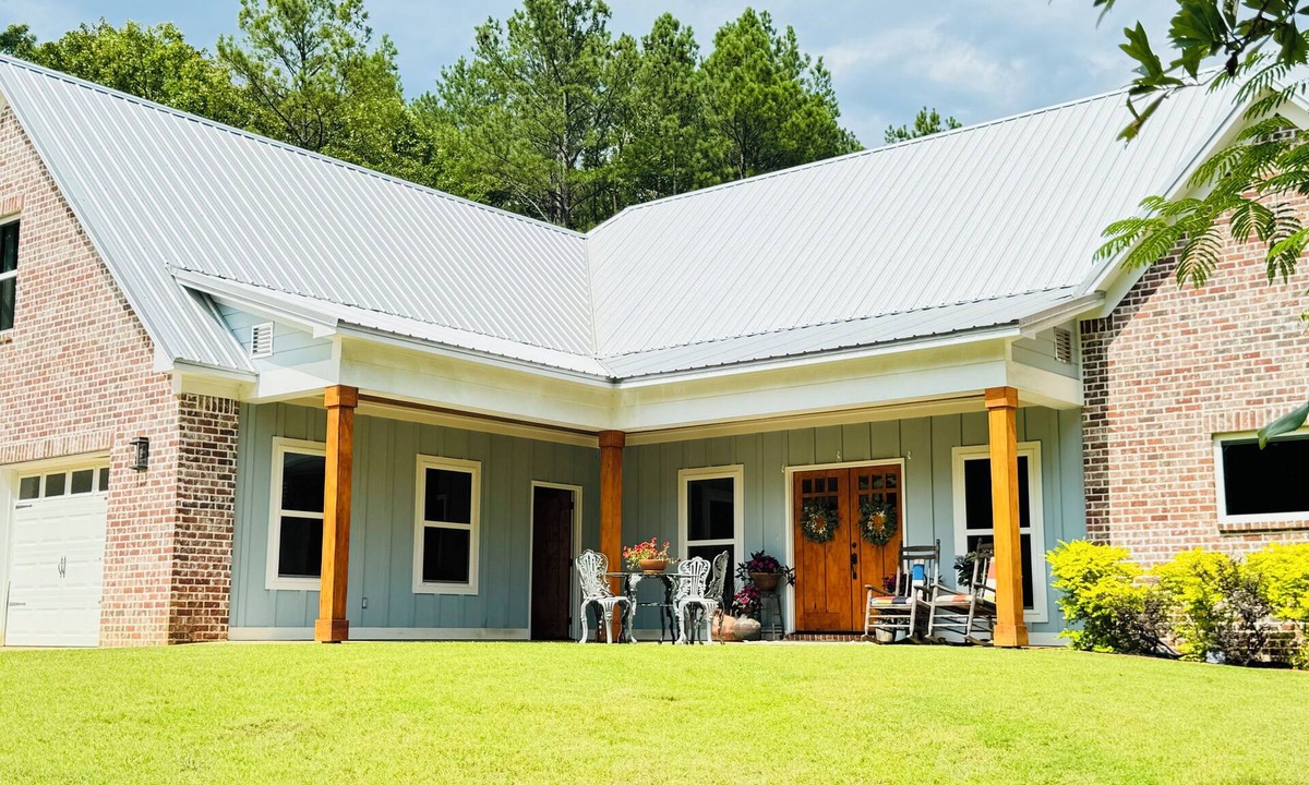 Water Valley House | Chef designed kitchen, 3 living spaces, surrounded by woods for privacy!