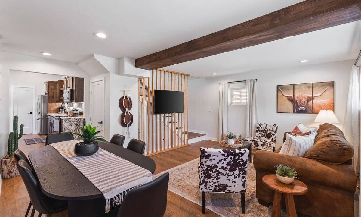 Greenwood Condo | Chic and Cozy -Walk to Bars, Coffee, Restaurants