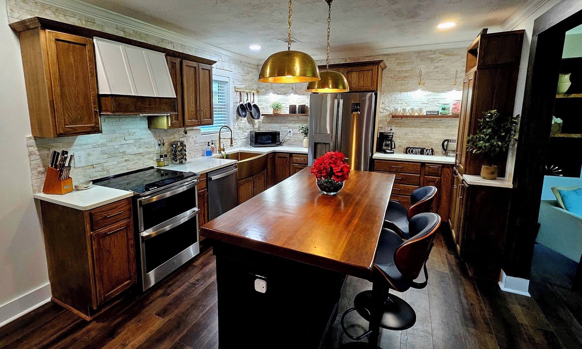 Gracewood House | 🌟Chic Designer Getaway; Private Cul-de-Sac; Veteran-Owned🌟
