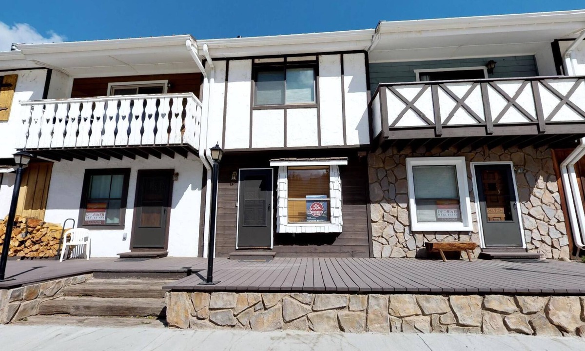 Red River Apartment | Claim Jumper #4 Townhouse