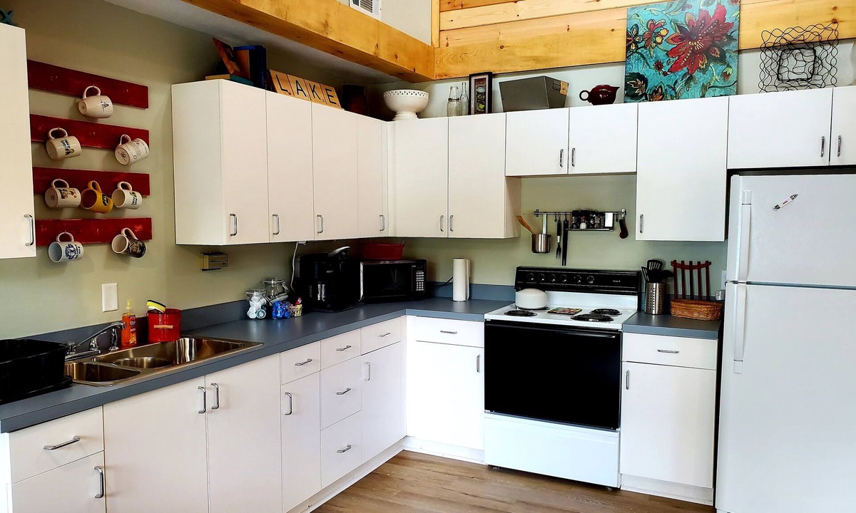 Holiday Island House | Close to Lake and Eureka Springs. Bring your boat!