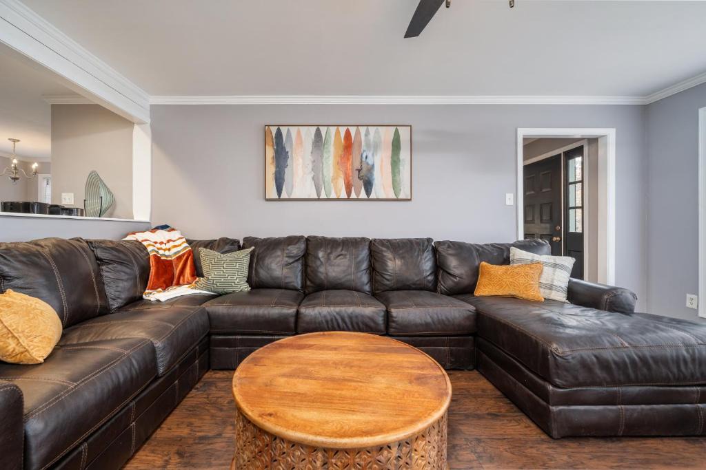 Rock Creek House | Colleens Corner Captivating 4bed 2.5 bath in Charming Neighborhood