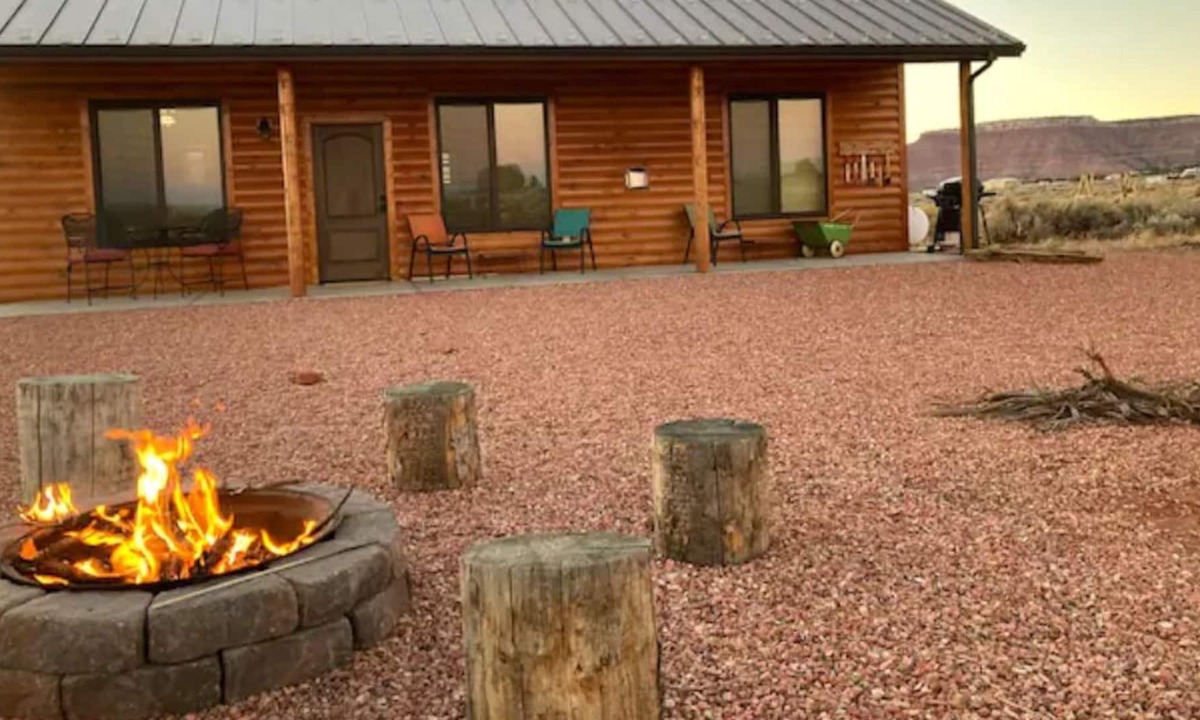 Kanab Cabin | Come enjoy Play and Peace at Modern Cabin with Rustic Charm!