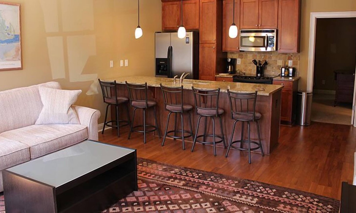 Hillsboro West End Condo | Comfortable and convenient in Hillsboro Village