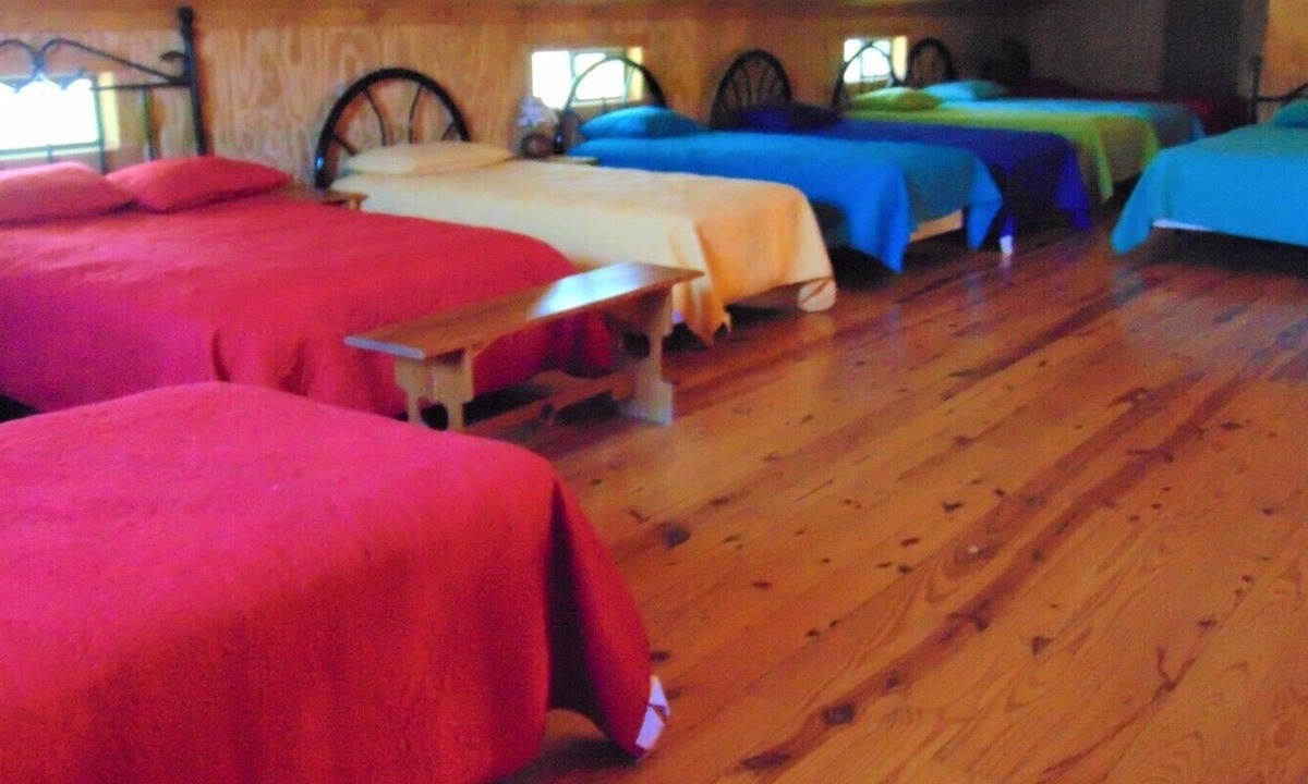 Sabinal Cabin | CONCAN! Float 2 Cabin, Walk 2 Frio River, Volleyball, Comanche River Access!