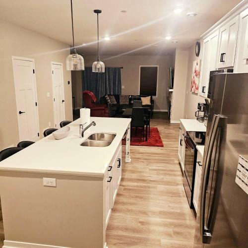 Rochester Apartment | Contemporary 2BR, 2 and half BA Furnished Townhome Minutes from Mayo Clinic