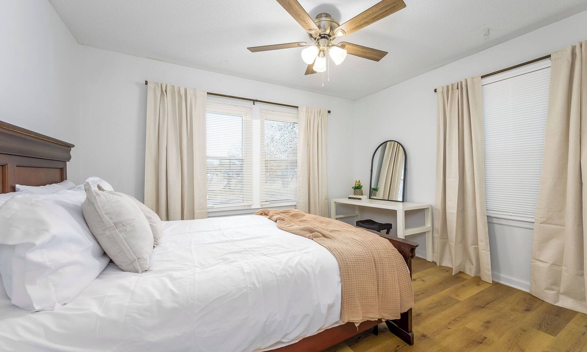 Wichita House | Contemporary Cozy Bungalow, 3 Bedroom, 1 Bathroom in East Wichita.