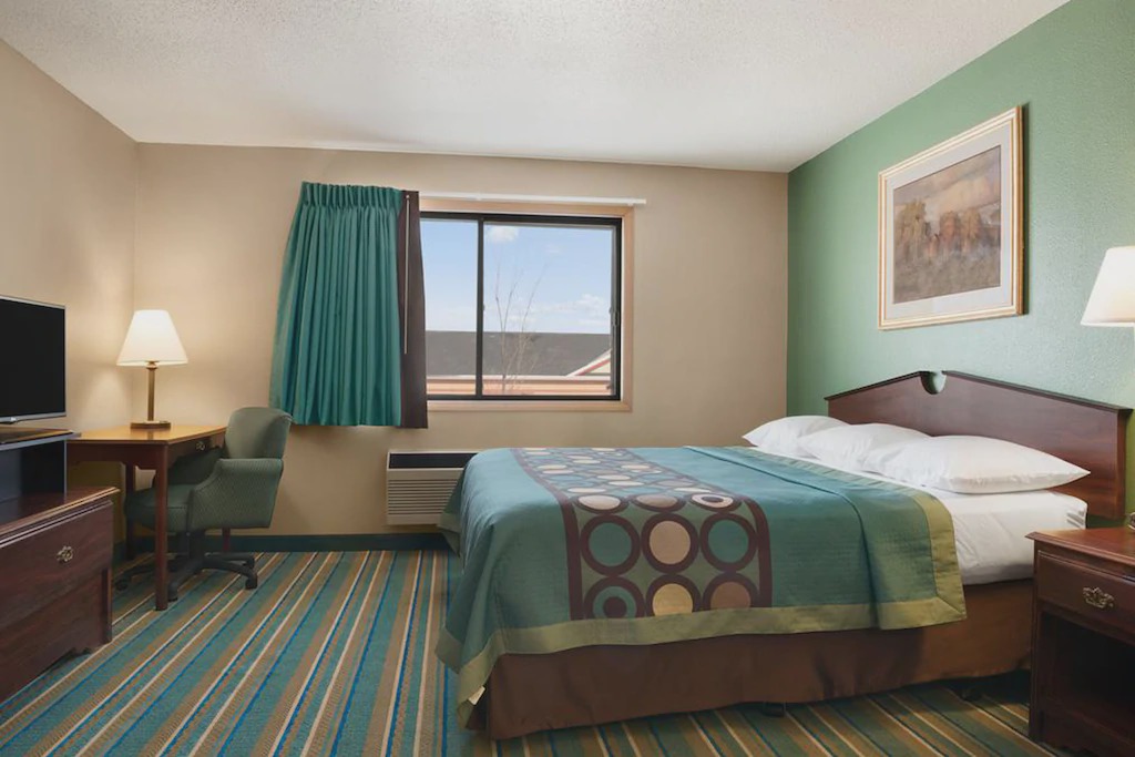 New Richmond Hotel | Coratel Inn & Suites New Richmond - 1 King Bed Non-Smoking