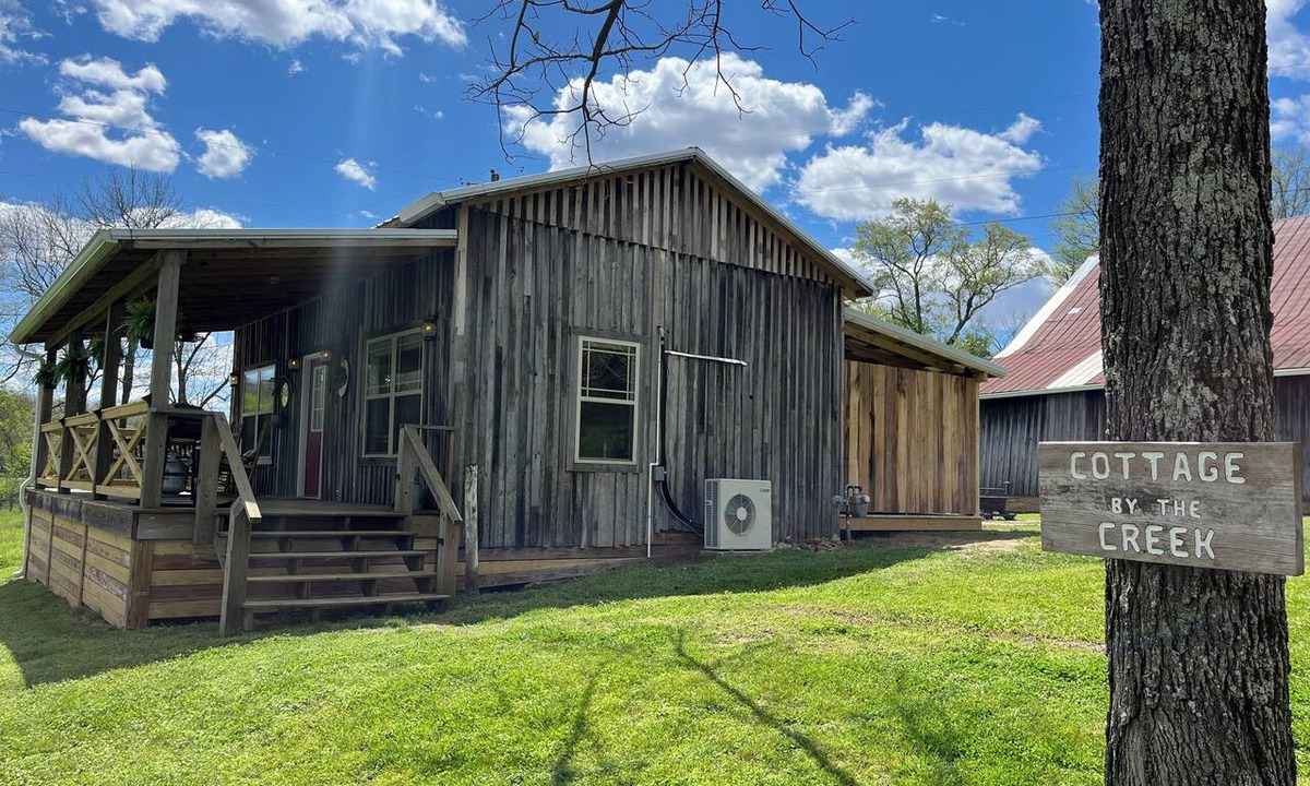 Denver Cottage | Cottage by the Creek-One hour West of Nashville