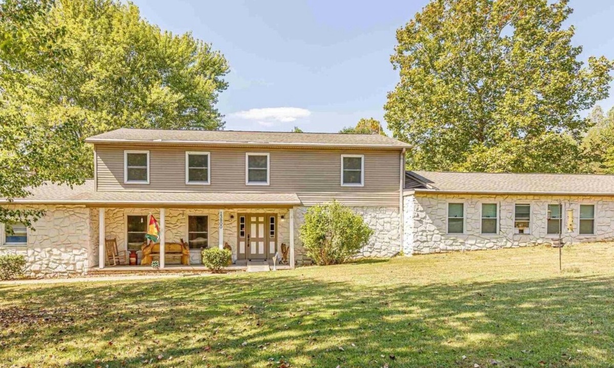 Inglefield House | Country Homeplace 4-bedroom Pool pets ok Near Toyota