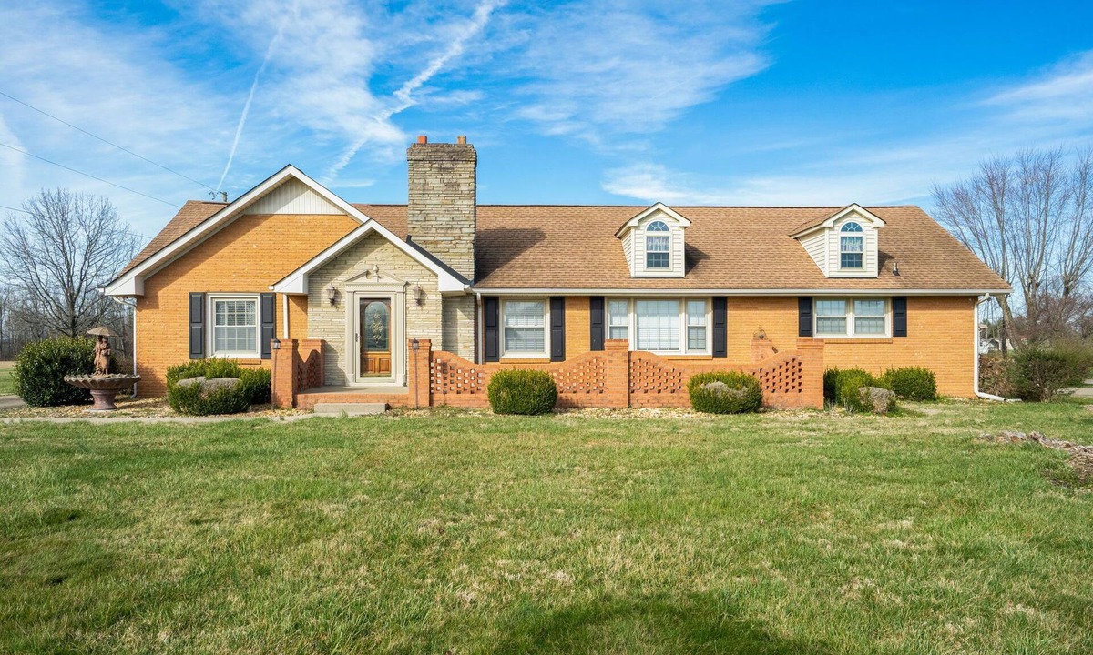 Springfield House | Country living at its best, with a beautiful stocked pond to fish in