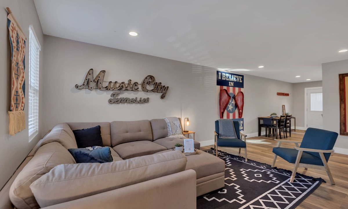 Edgehill House | Country Soul City Suite | Music Row Townhome!