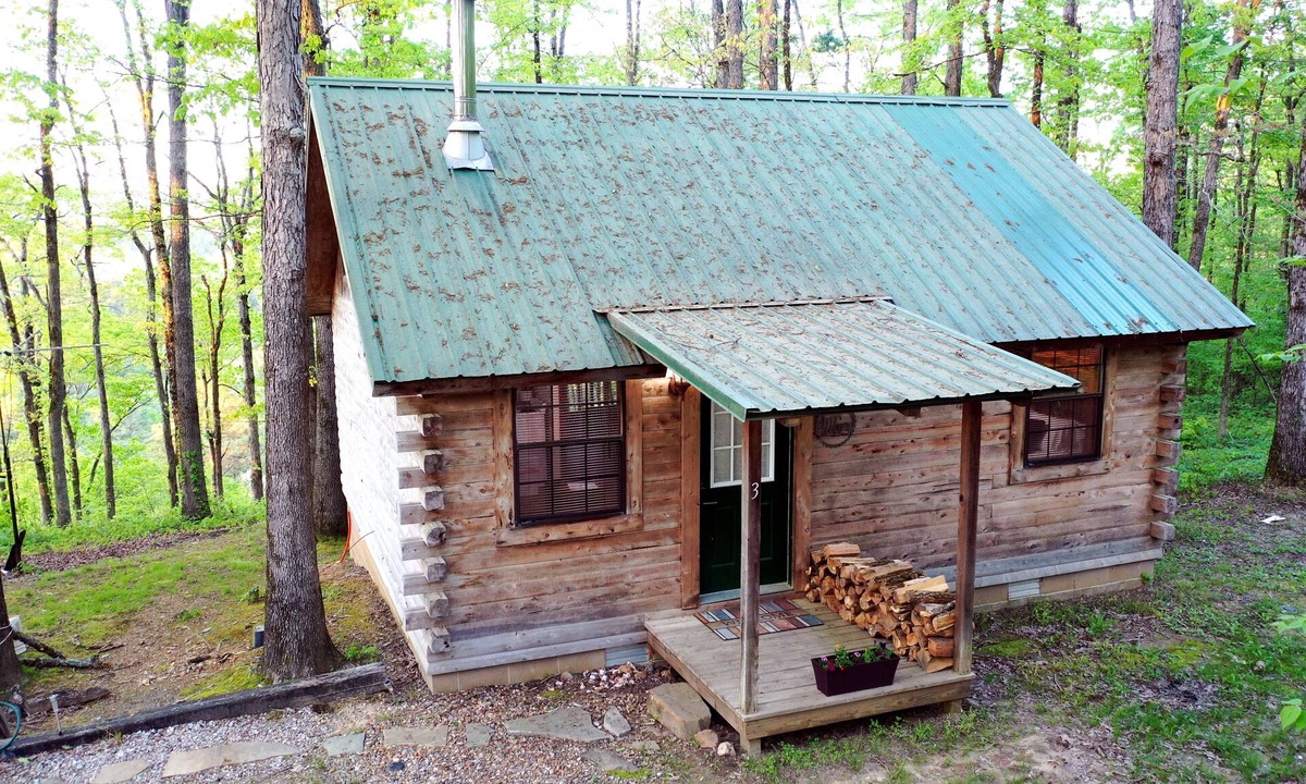 Bismarck Cabin | Couples Getaway Near Hot Springs-Jacuzzi and Hot Tub Overlooking Mountains!