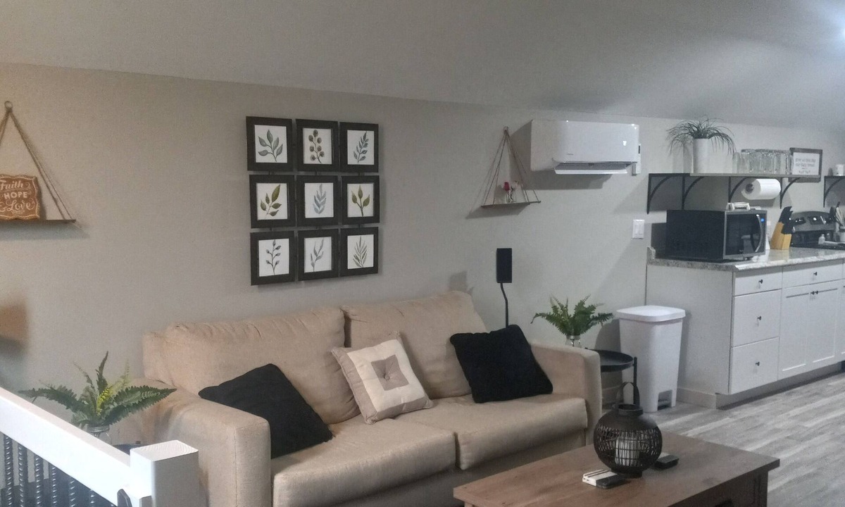 Lebanon Apartment | Cozy 1 bedroom loft in a peaceful setting close to Bennett Springs State Park!