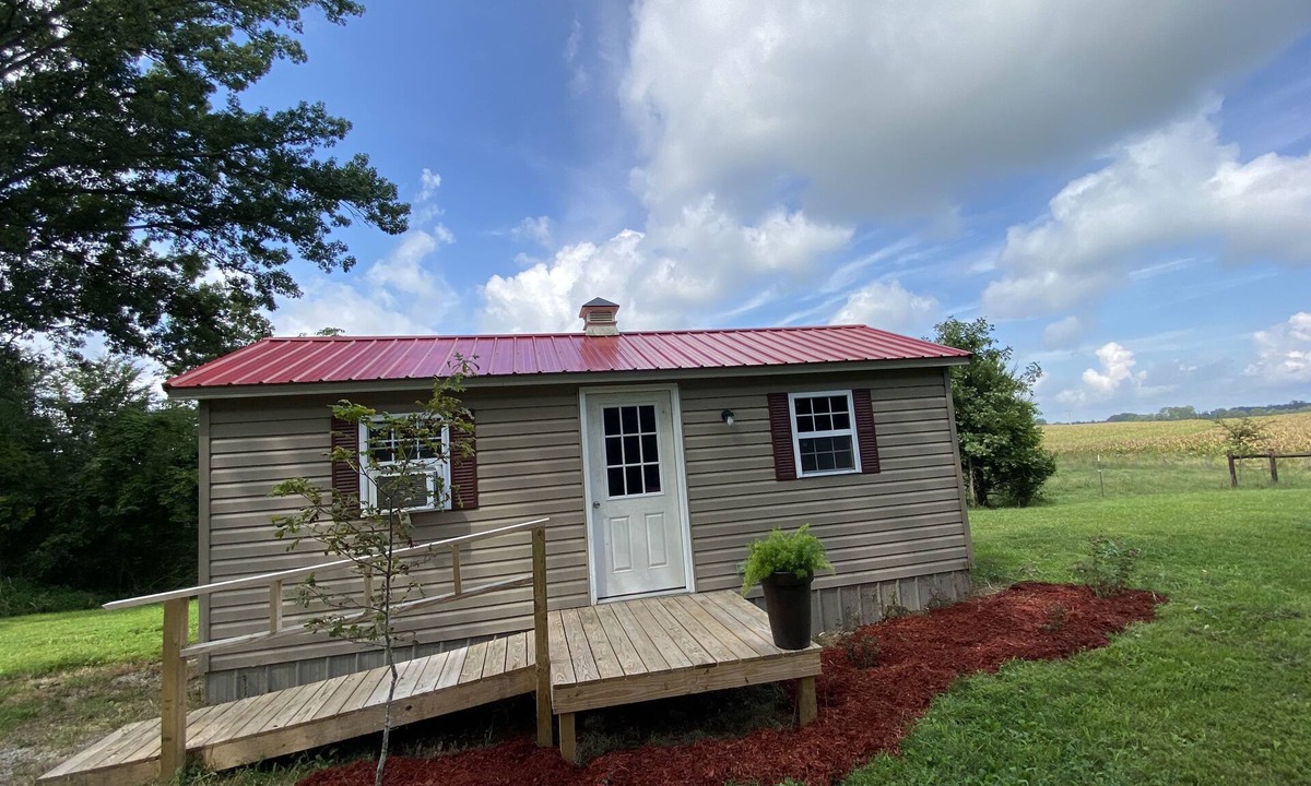 Sulphur Well Cottage | Cozy 12x24’ big charm small house on a quiet grain & cattle farm in the country!