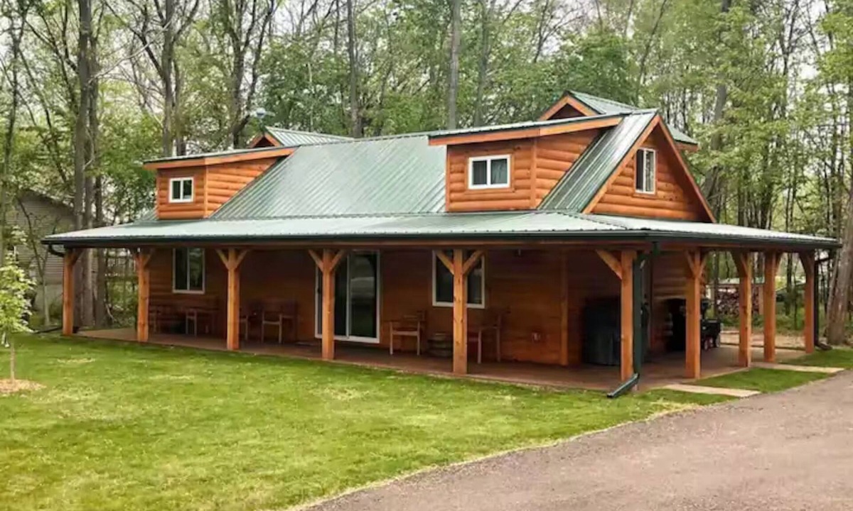 Pepin Cabin | Cozy 3-bedroom Cabin close to Lake Pepin and Villa Belleza Winery.