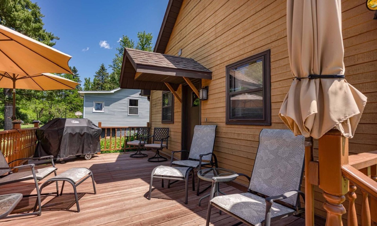 Wisconsin Dells Cabin | Cozy 4-Bedroom Cabin in Wisconsin Dells · Sleeps 10 · Wi-Fi & AC