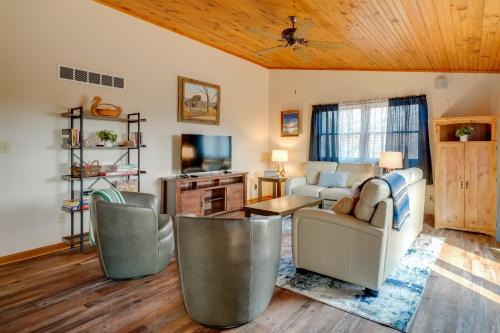 Bixby House | Cozy Belgrade Cottage w/Wood-Burning Stove!