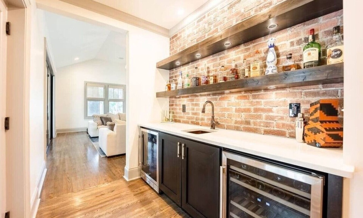 12 South House | Cozy Craftsman Escape: Steps to 12 th South!