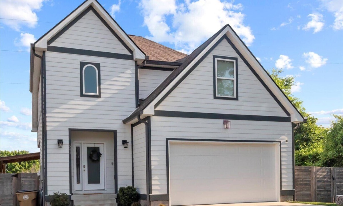Madison House | Cozy Cul De Sac w/fenced backyard, covered patio, fire pit, near Grand Ole Opry