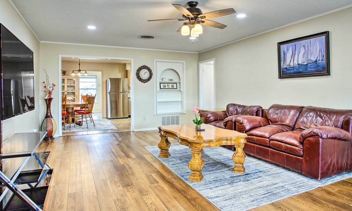 Enid Condo | Cozy Enid Condo ~ 2 Mi to Historic Downtown!