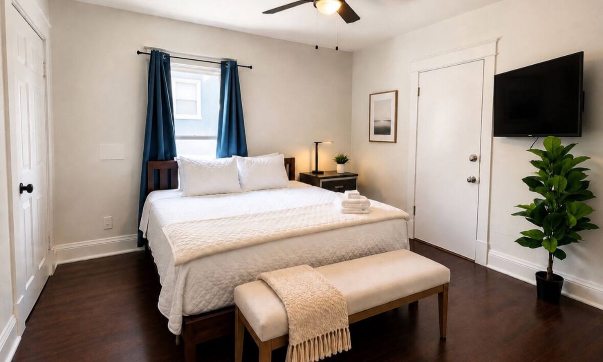 Southmoreland House | Cozy KC Duplex 2BR Retreat Near Downtown