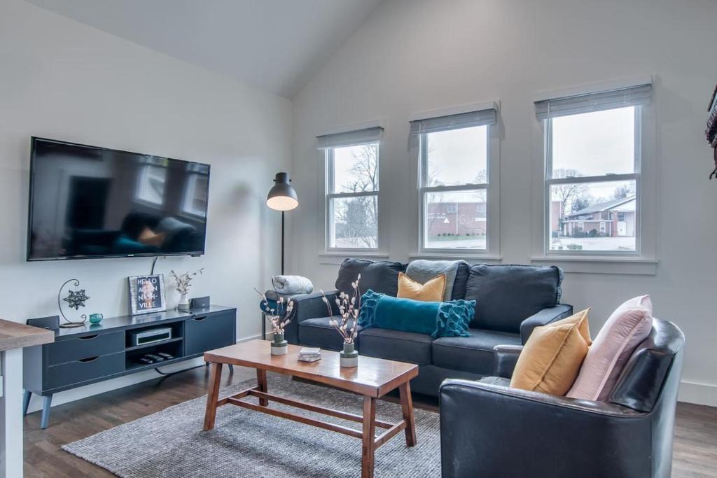 Historic Waverly Apartment | Cozy Loft - Steps to 12th South and Belmont